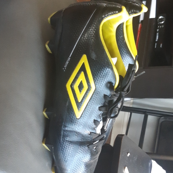 Soccer shoes - Picture 2 of 3